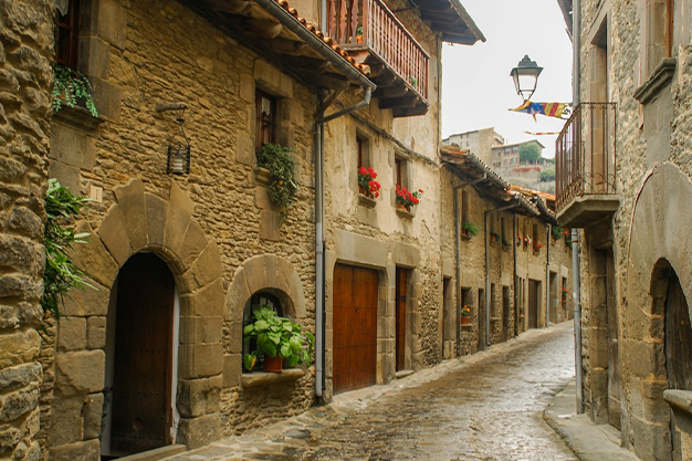 Santa Pau Streets