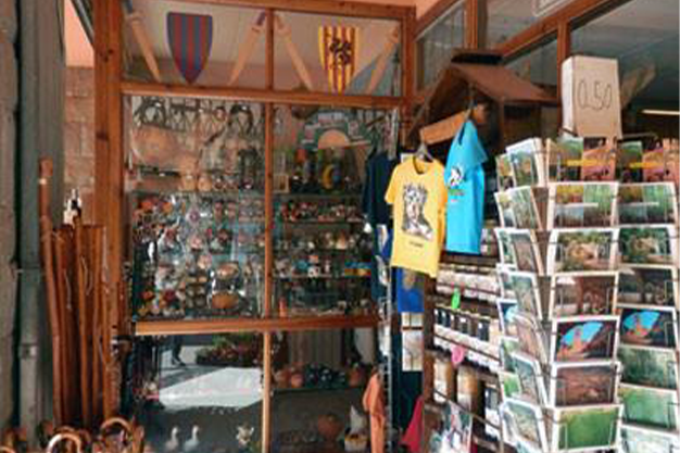 Santa Pau shop