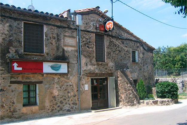 Santa pau local pub restaurant